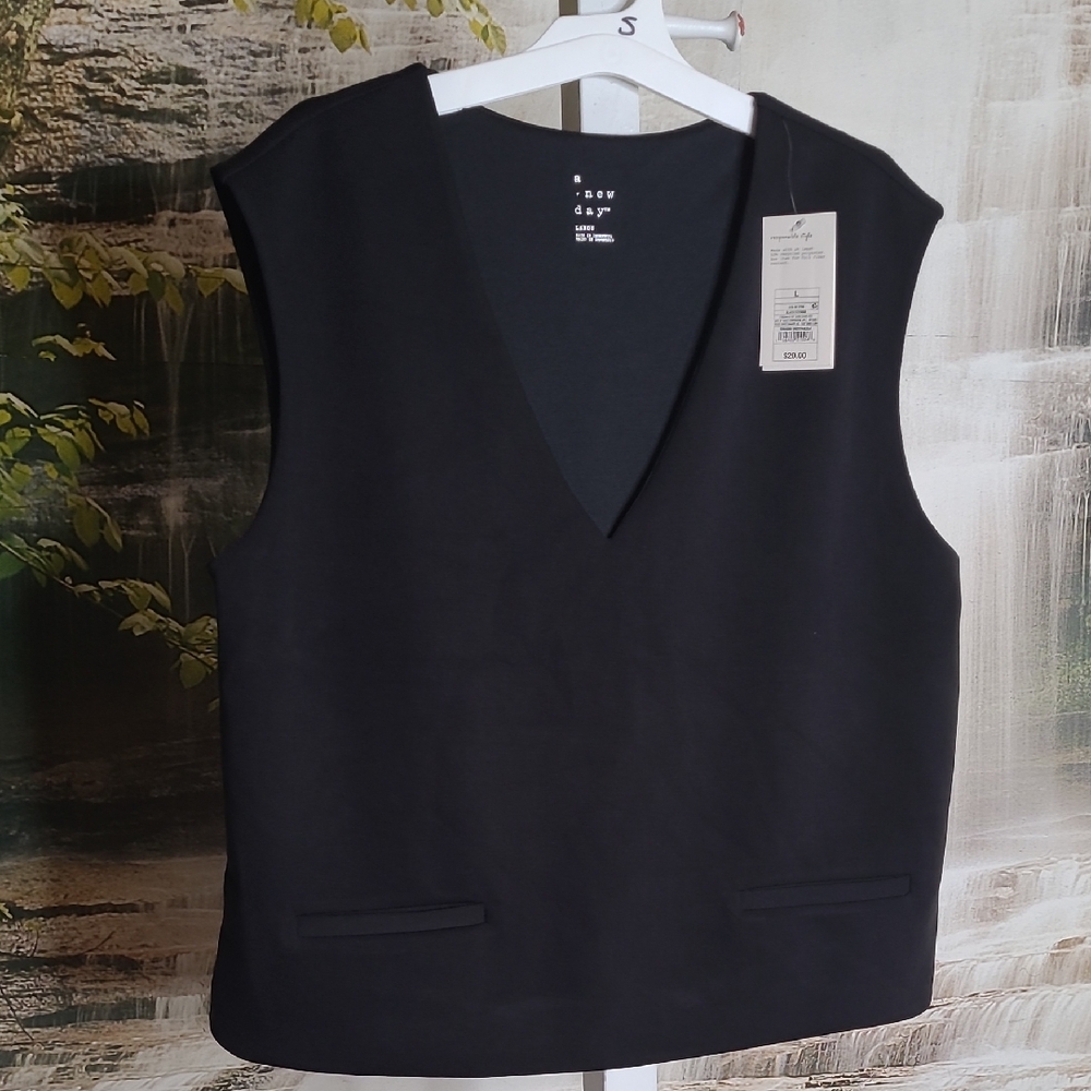 NWT! A New Day Womens Large sandwash black sleeveless vneck double knit top